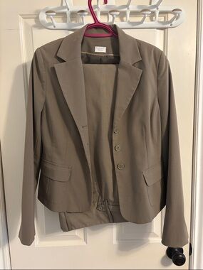 Suzy Shier Taupe Women's Tailored Blazer